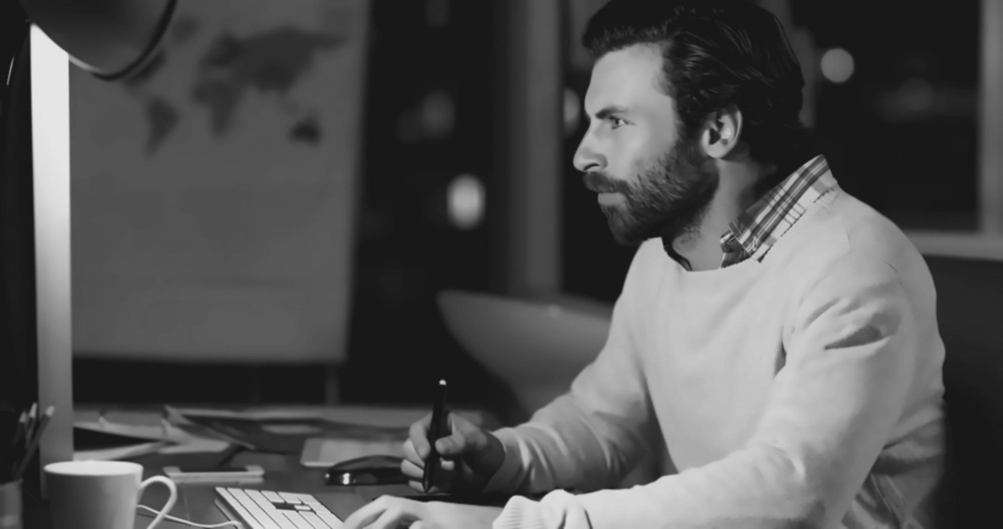 VR-Headset und digitale Umgebung — immersive Technologie im Alltag